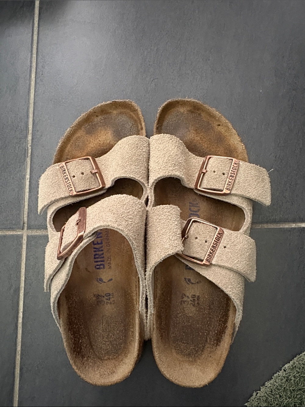 Birkenstock Women’s Arizona Soft Footbed Suede leather in Taupe